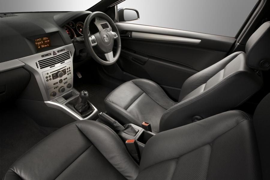 Holden Astra 3-Door Coupe 2007 года  (фото 9 из 32)